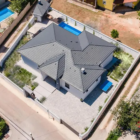 Casa L Holiday home