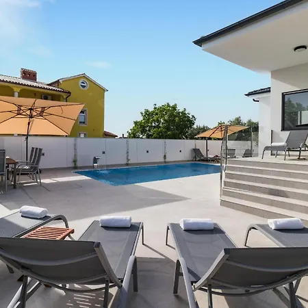 Holiday home Casa L Pula